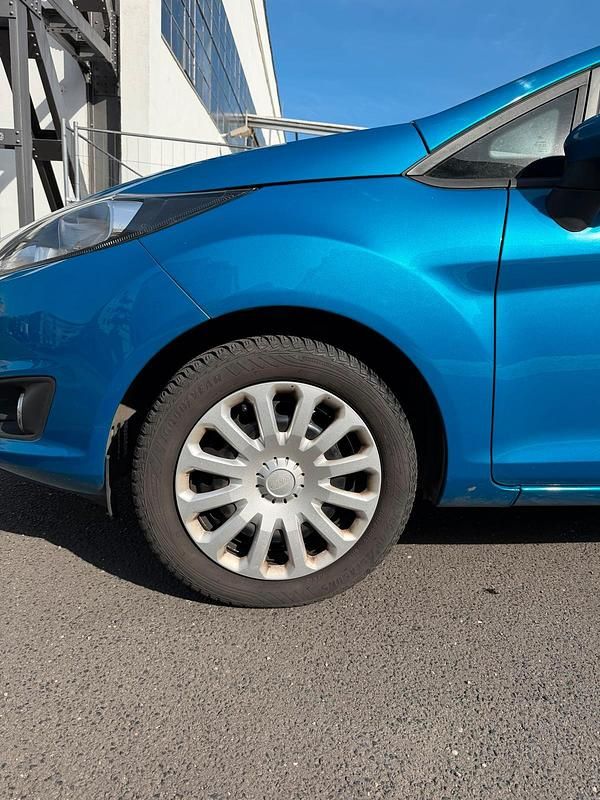 Gebraucht Ford Fiesta 85 PS (62 kW) 2013 Blau Kleinwagen