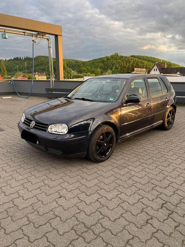 Blau Gebraucht 2002 VW Golf IV Sport Limousine | 1.990 € (Etwas zu teuer) - Bild 1/4