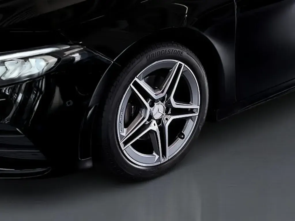 Gebraucht Mercedes A180 AMG 136 PS (100 kW) 2019 Schwarz Limousine