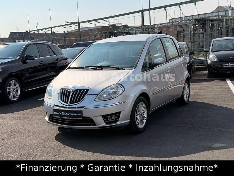 Gebraucht Lancia Musa 90 PS (66 kW) 2008 Silber Van / Kleinbus