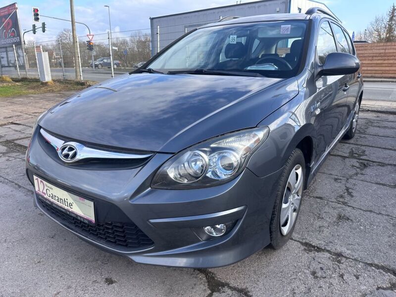 Grau Gebraucht 2011 Hyundai i30 Classic Kombi | 2.500 € (Superpreis) - Bild 1/4