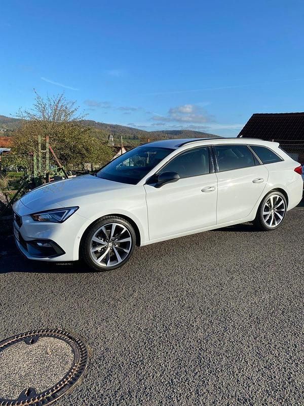 Weiß Gebraucht 2021 Seat Leon FR Kombi | 22.500 € (Fairer Preis) - Bild 1/4