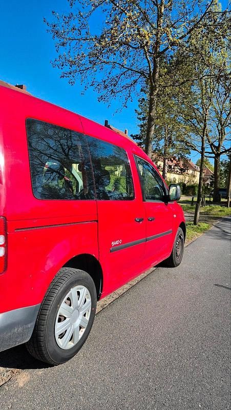 Second-hand VW Caddy 86 CP (63 kW) 2013 Roșu Monovolum