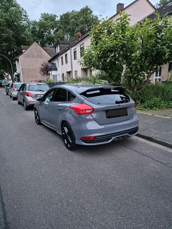 Gebraucht Ford Focus ST 185 PS (136 kW) 2015 Grau Limousine