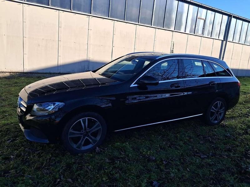 Gebraucht Mercedes C250 204 PS (150 kW) 2015 Schwarz  unilack Kombi