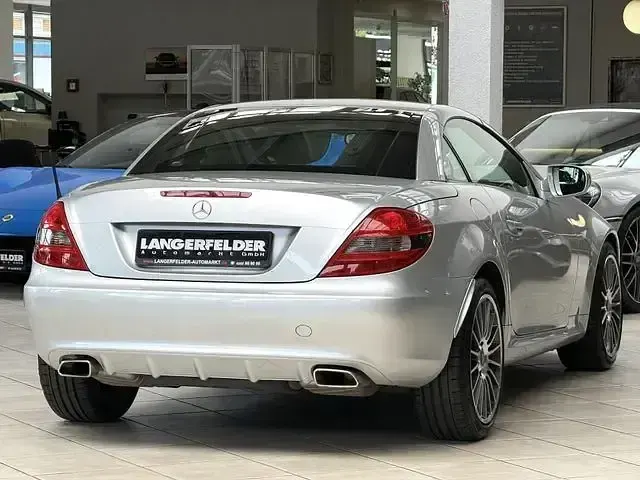 Gebraucht Mercedes SLK200 184 PS (135 kW) 2010 Iridiumsilber  metalliclack Cabrio