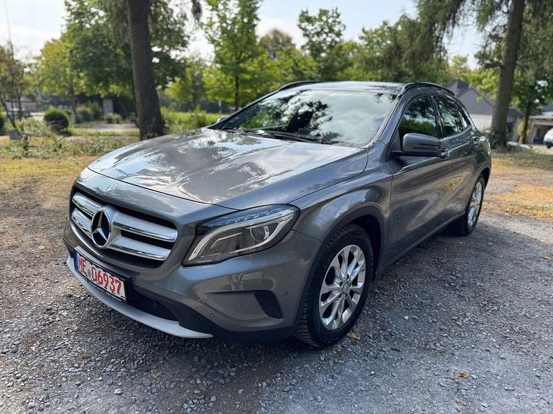 Grau Gebraucht 2014 Mercedes GLA200 Style SUV | 14.950 € (Fairer Preis) - Bild 1/4