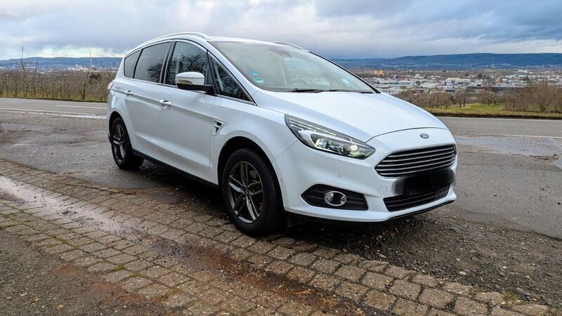 Weiß Gebraucht 2018 Ford S-MAX Titanium Van / Kleinbus | 21.000 € (Teuer) - Bild 1/4
