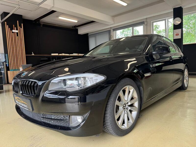 Schwarz Gebraucht 2013 BMW 520 Limousine | 15.999 € (Fairer Preis) - Bild 1/4