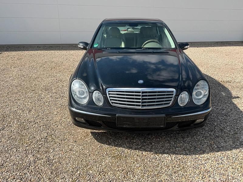Gebraucht Mercedes E220 150 PS (110 kW) 2004 Limousine