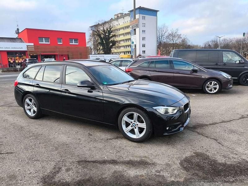 Gebraucht BMW 320 Advantage 184 PS (135 kW) 2019 Black sapphire metallic Kombi