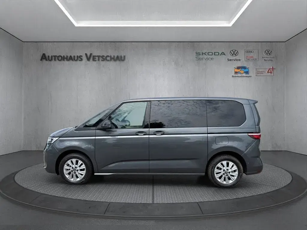 Gebraucht VW Multivan Life 150 PS (110 kW) 2024 Grau Van / Kleinbus