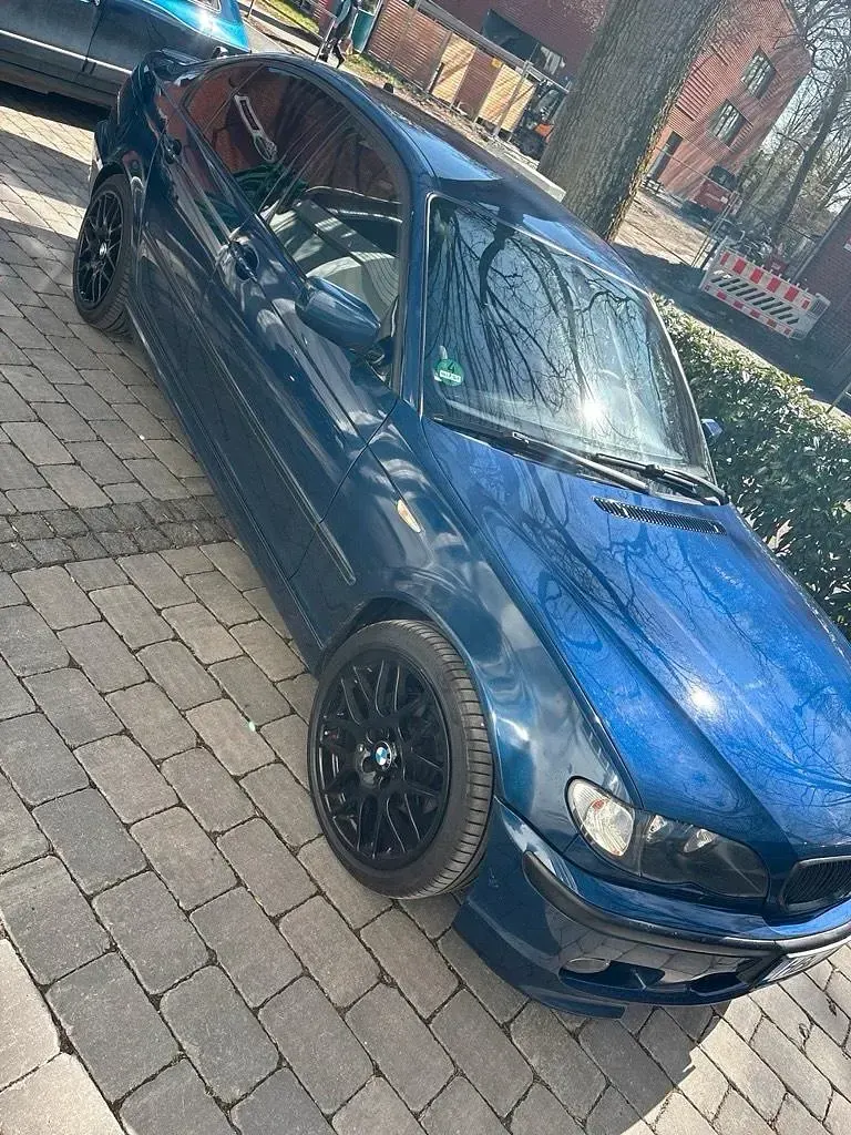Gebraucht BMW 320 170 PS (125 kW) 2004 Blau Limousine