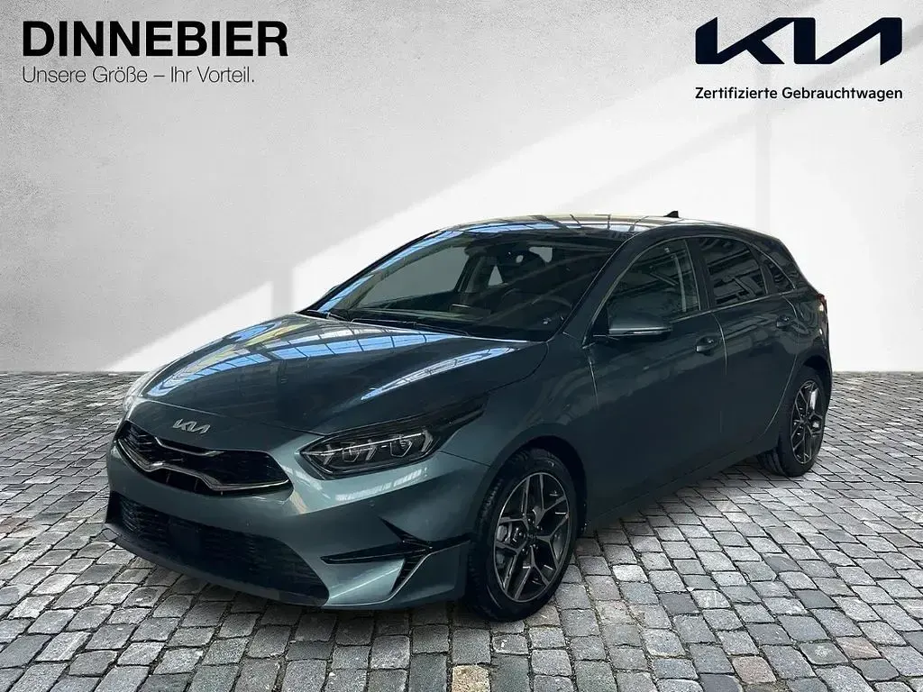 Neu Kia Ceed Platinum 140 PS (102 kW) 2025 Yucca stahlgrau metallic Kleinwagen