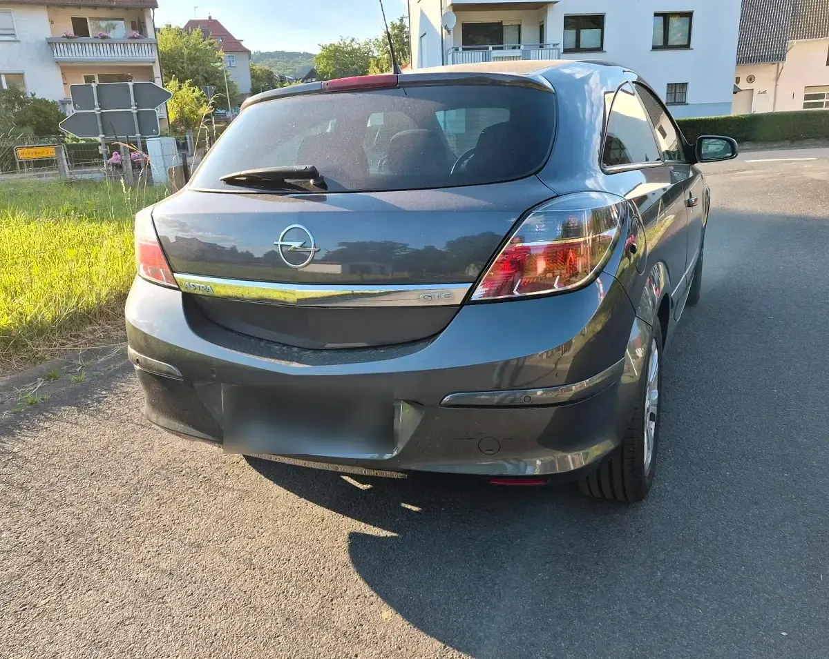 Gebraucht Opel Astra GTC Edition 116 PS (85 kW) 2009 Grau Coupé