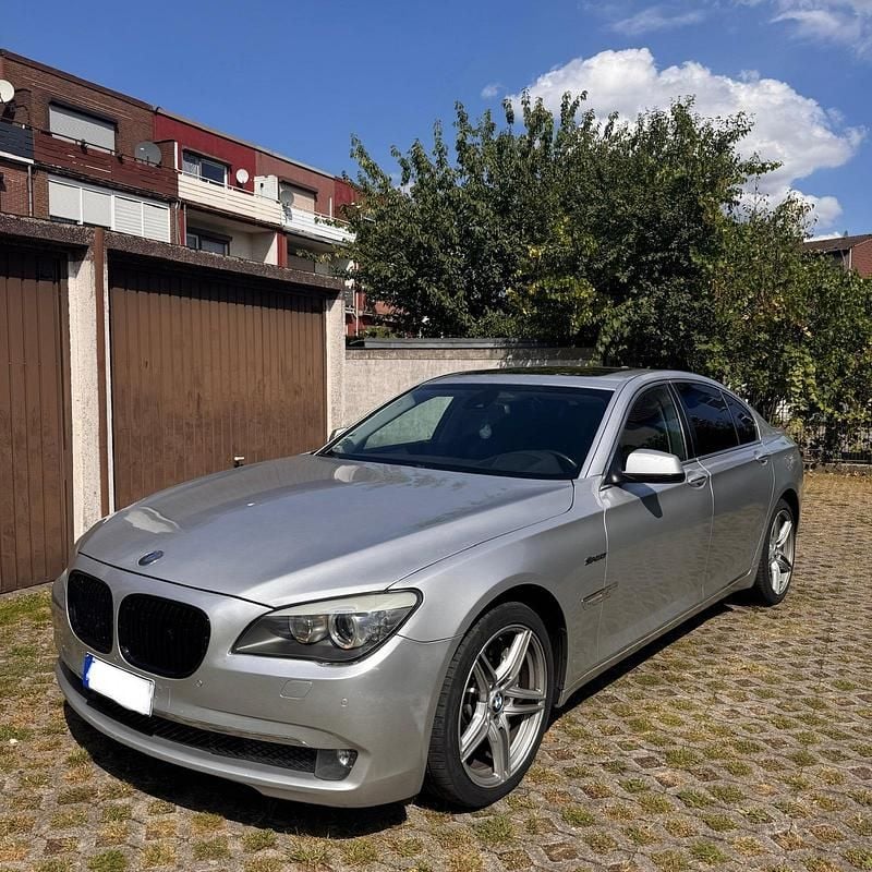 Silber Gebraucht 2010 BMW 730 Limousine | 11.000 € (Fairer Preis) - Bild 1/4