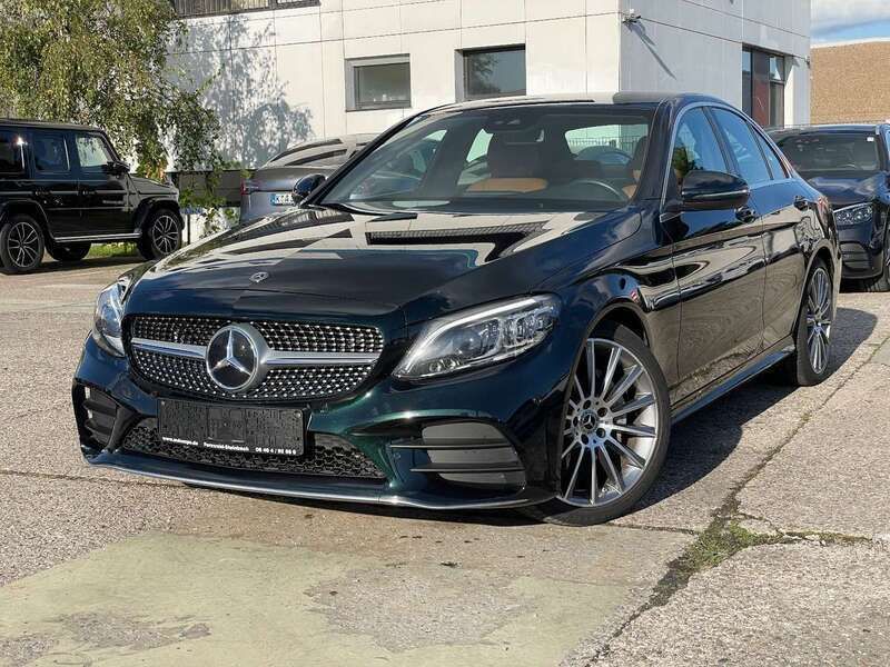 Smaragdgruen metalliclack Gebraucht 2019 Mercedes C200 AMG line Limousine | 26.100 € (Etwas zu teuer) - Bild 1/4