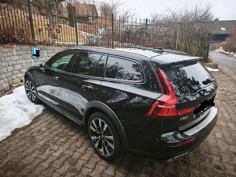 Gebraucht Volvo V60 CC Pro 250 PS (183 kW) 2019 Schwarz Kombi