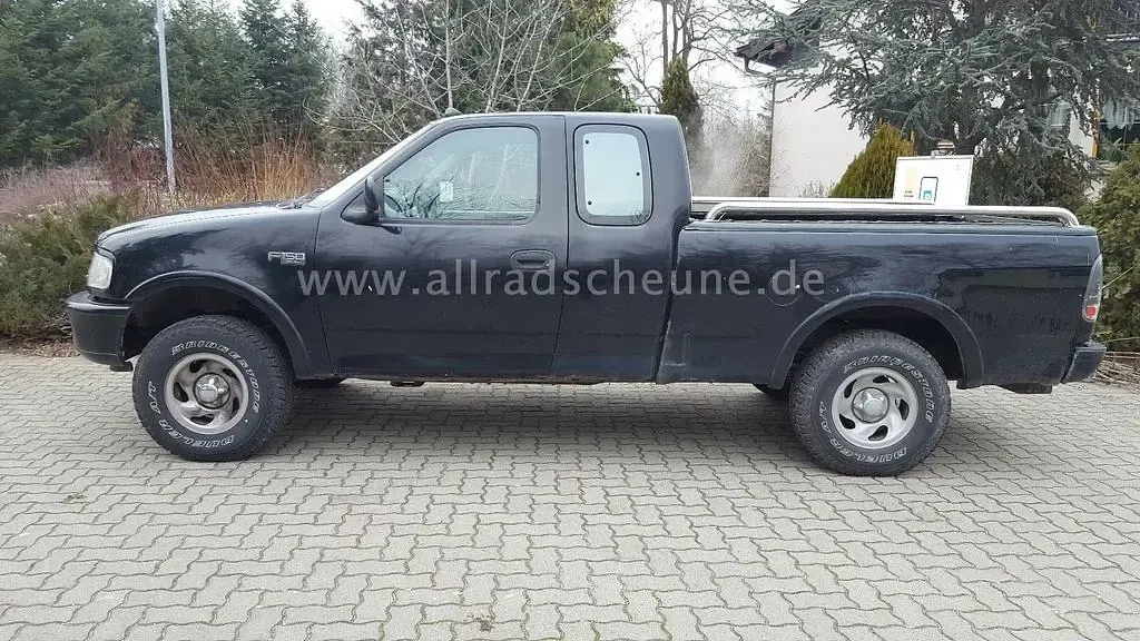 Second-hand Ford V8 218 CP (160 kW) 1998 Negru SUV