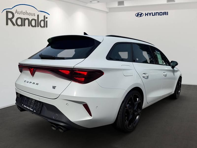 Neu Cupra Leon VZ 333 PS (244 kW) 2025 Weiss Kombi