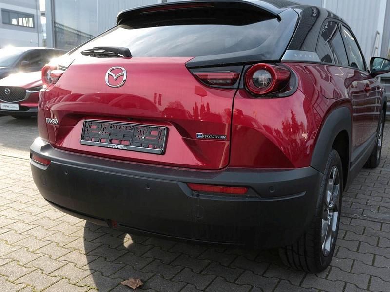 Gebraucht Mazda MX30 Ad'Vantage 106 kW (145 PS) 2023 Soul red crystal m: black roof (rot) SUV