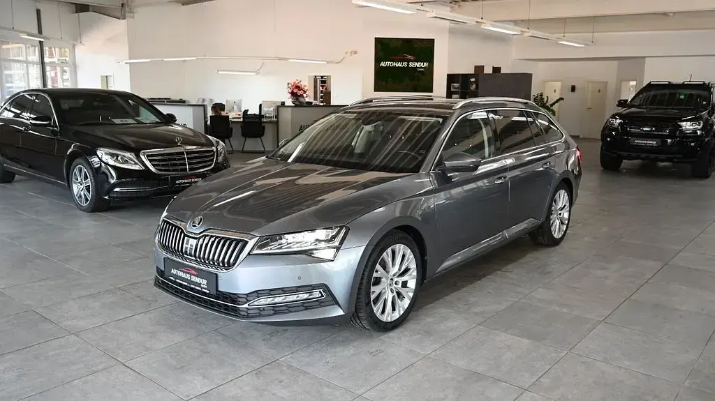Gebraucht Skoda Superb Premium Edition 200 PS (147 kW) 2023 Grau Kombi