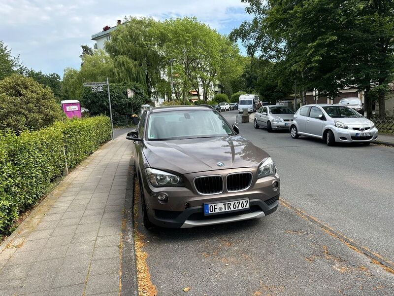Braun Gebraucht 2012 BMW X1 Sport Line SUV | 4.450 € (Superpreis) - Bild 1/4