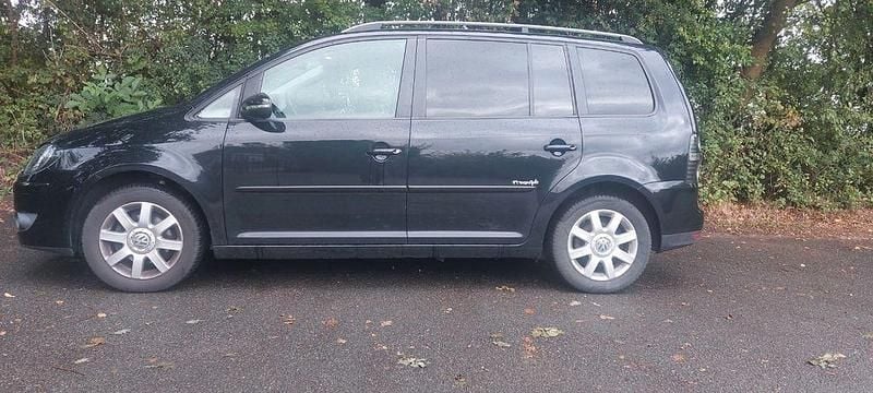 Schwarz Gebraucht 2010 VW Touran Freestyle Van / Kleinbus | 6.200 € (Fairer Preis) - Bild 1/3