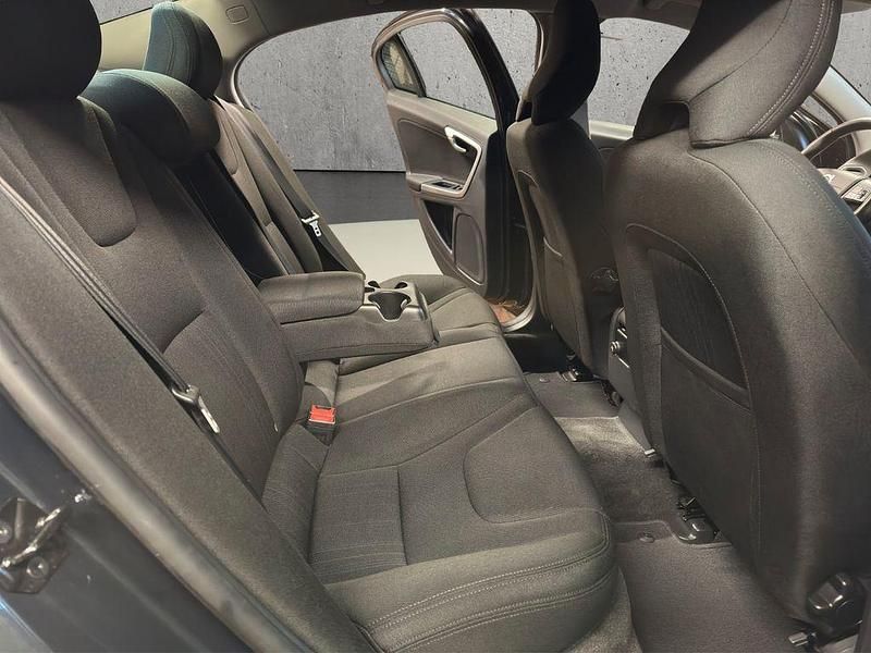 Gebraucht Volvo S60 Kinetic 150 PS (110 kW) 2011 Grau Limousine