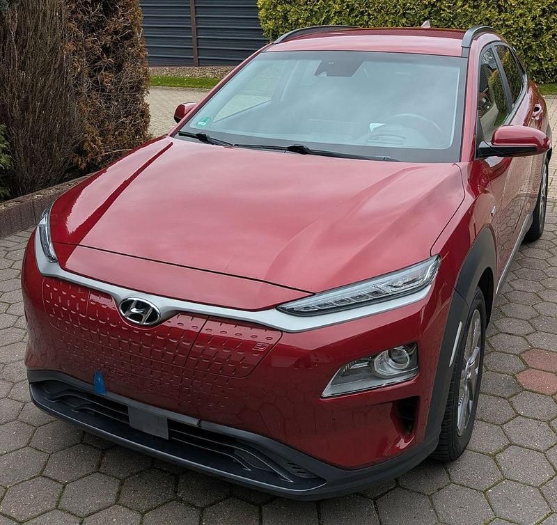 Rot Gebraucht 2021 Hyundai Kona Select SUV | 20.200 € (Fairer Preis) - Bild 1/4