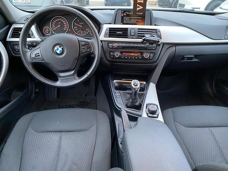 Gebraucht BMW 320 184 PS (135 kW) 2015 Rot Kombi