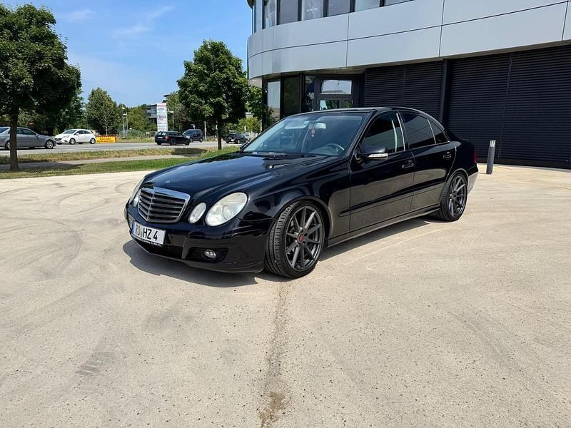 Schwarz Gebraucht 2008 Mercedes E300 Limousine | 3.700 € (Fairer Preis) - Bild 1/4