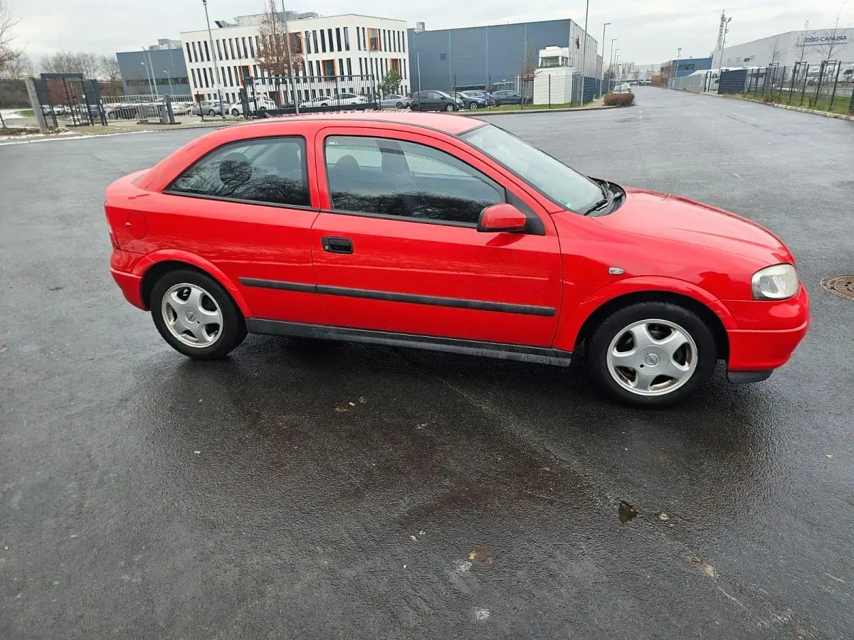 Gebraucht Opel Astra 65 PS (47 kW) 1999 Rot Limousine