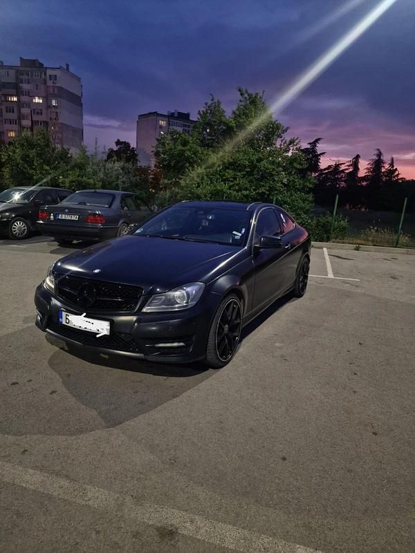 Andere farben Gebraucht 2011 Mercedes C250 AMG Coupé | 12.000 € - Bild 1/4