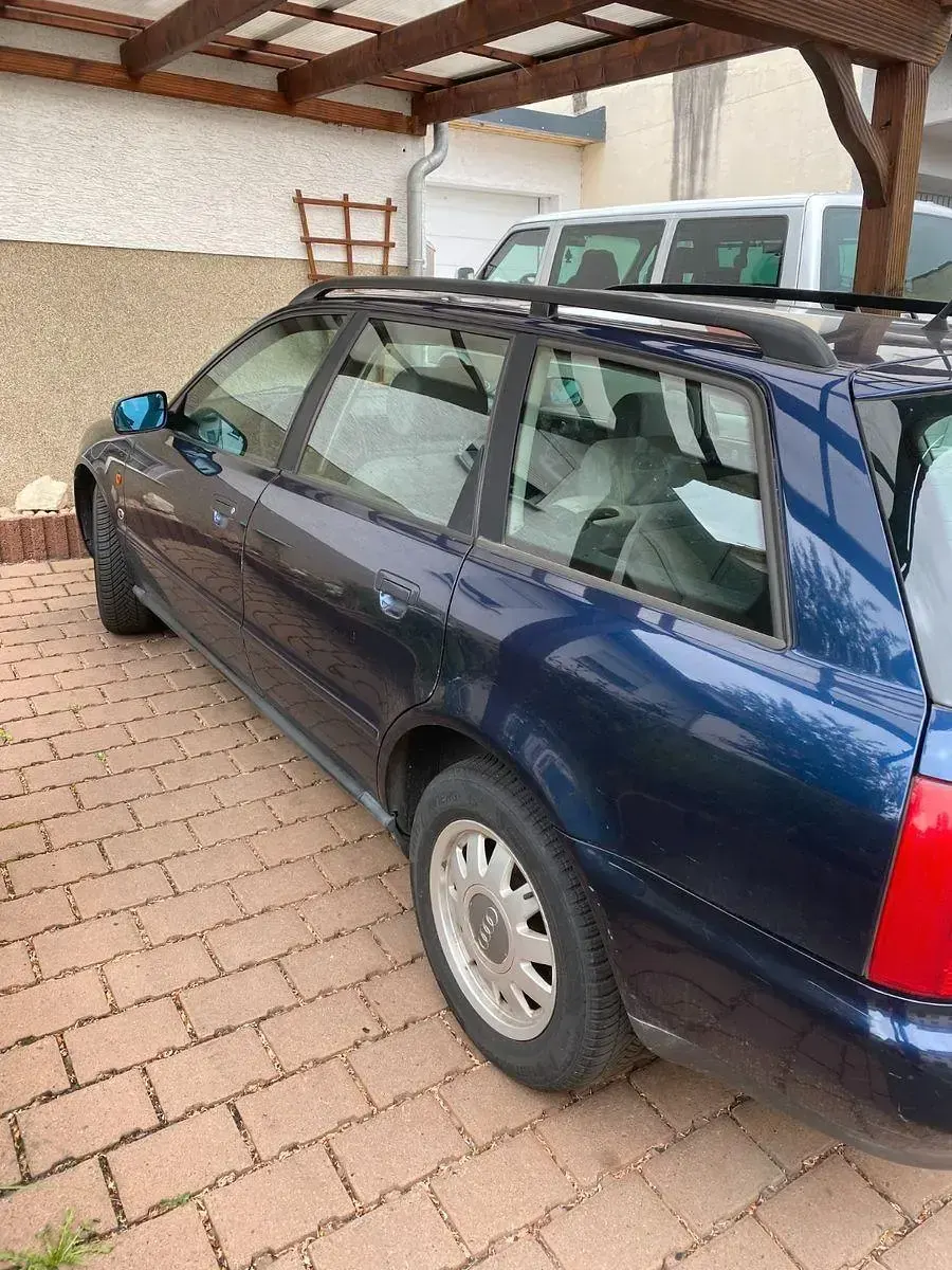 Gebraucht Audi A4 125 PS (91 kW) 1996 Blau Kombi