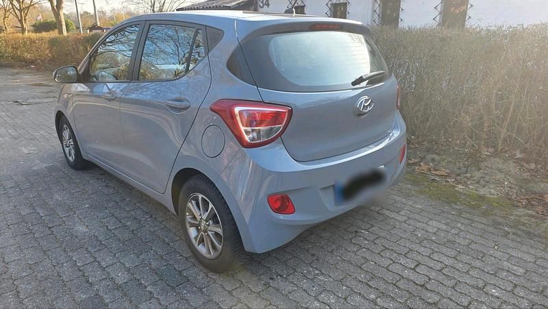 Gebraucht Hyundai i10 Intro Edition 67 PS (49 kW) 2014 Grau Kleinwagen