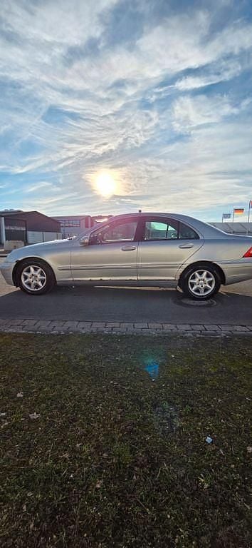 Second-hand Mercedes C200 Elegance 163 CP (119 kW) 2000 Argintiu Berlinǎ