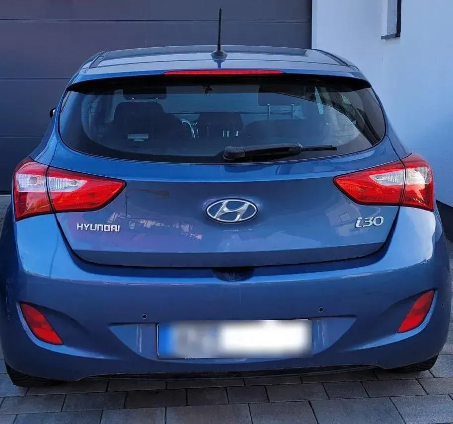 Usado Hyundai i30 110 CV (80 kW) 2015 Azul Berlina