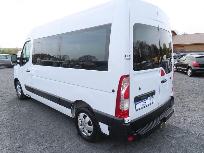 Second-hand Renault Master 145 CP (106 kW) 2022 Alb Monovolum