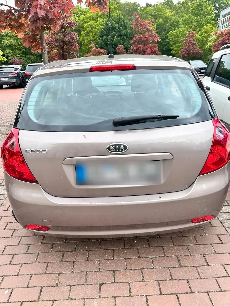 Używany Kia Ceed 125 KM (91 kW) 2010 Brązowy Hatchback