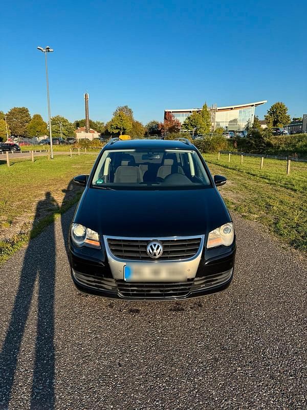 Schwarz Gebraucht 2009 VW Touran Van / Kleinbus | 3.500 € (Guter Preis) - Bild 1/4