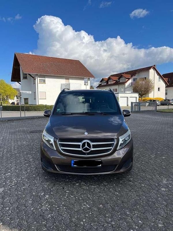 Gebraucht Mercedes E250 Avantgarde Edition 190 PS (139 kW) 2015 Braun Kombi