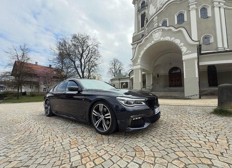 Blau Gebraucht 2019 BMW 730 Performance Limousine | 36.200 € (Guter Preis) - Bild 1/4