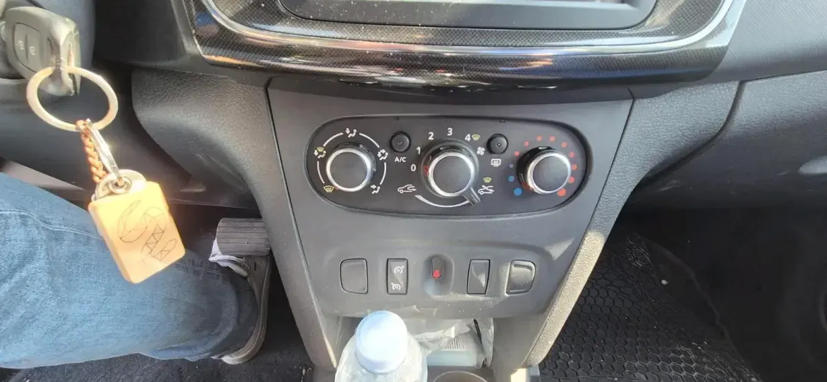 Gebraucht Dacia Sandero 89 PS (65 kW) 2017 Blau Limousine