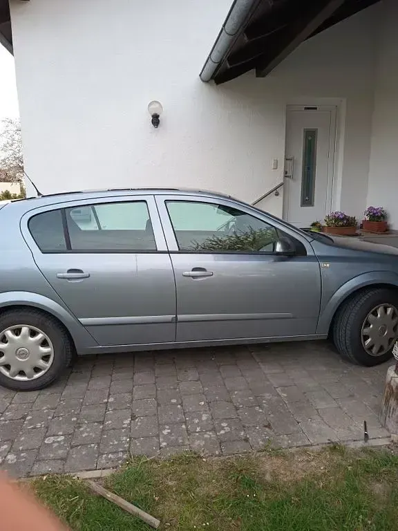 Usado Opel Astra 105 HP (77 kW) 2007 Sedan