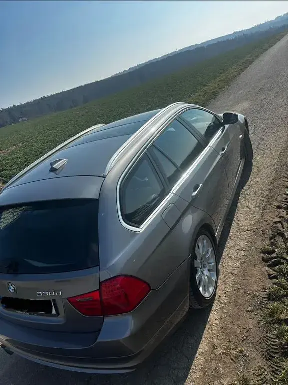 Käytetty BMW 330 Performance 245 HP (180 kW) 2012 Hopea Farmari