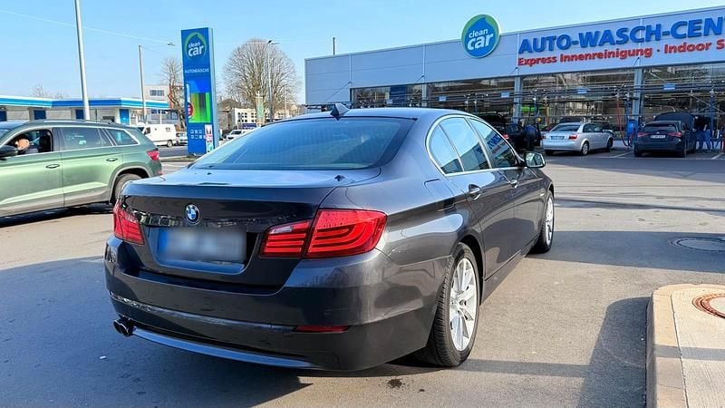 Gebraucht BMW 525 Luxury Line 218 PS (160 kW) 2012 Braun Limousine