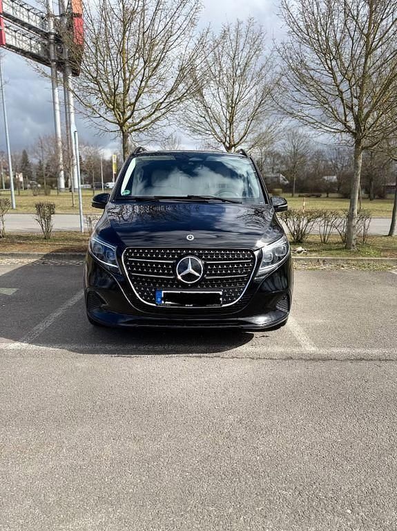 Gebraucht Mercedes V300 Avantgarde 237 PS (174 kW) 2024 Schwarz Van / Kleinbus