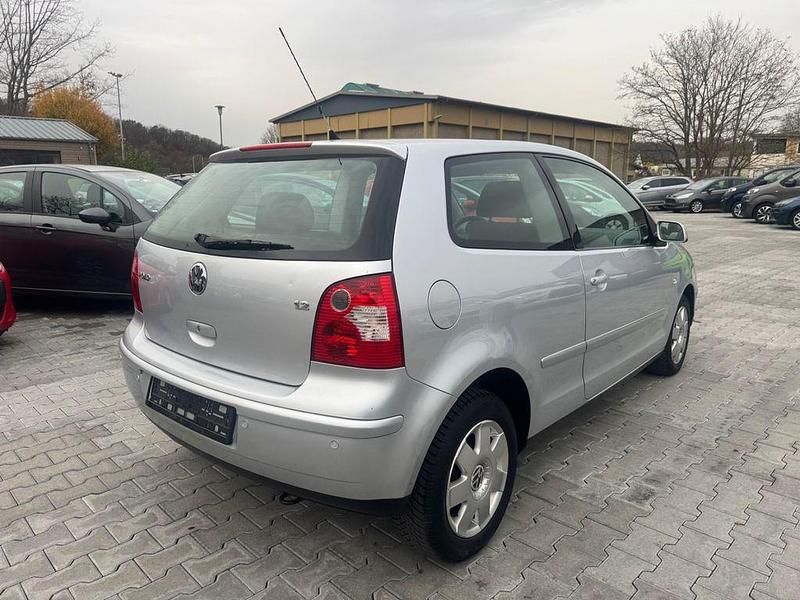 Gebraucht VW Polo Highline 64 PS (47 kW) 2002 Silber Kleinwagen