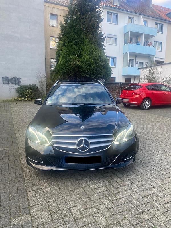 Gebraucht Mercedes E220 Avantgarde 170 PS (125 kW) 2016 Schwarz Kombi